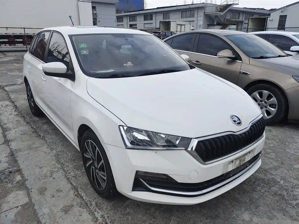 Škoda Skoda Rapid Spaceback 2020 1.5L Auto Comfort фото 22
