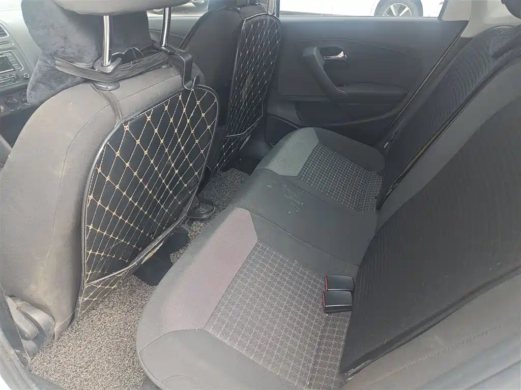 Volkswagen Polo 2014 1.4L Automatic Comfort Edition фото 13