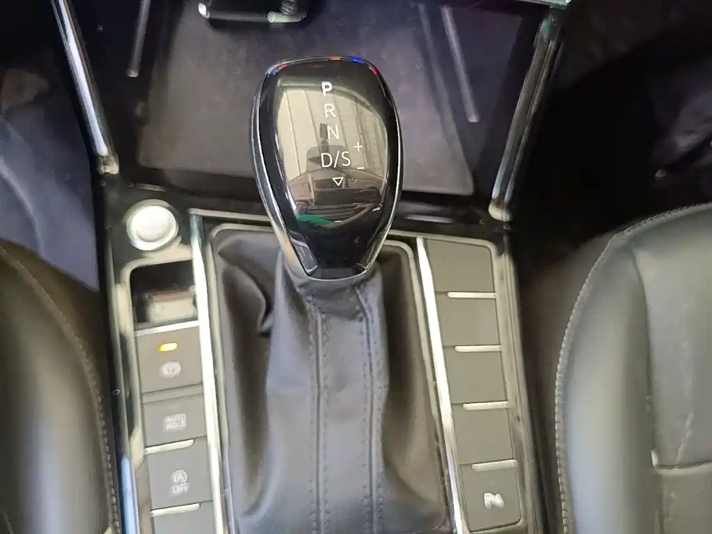 Volkswagen Passat 2022 330TSI Starlight Elite Edition фото 14