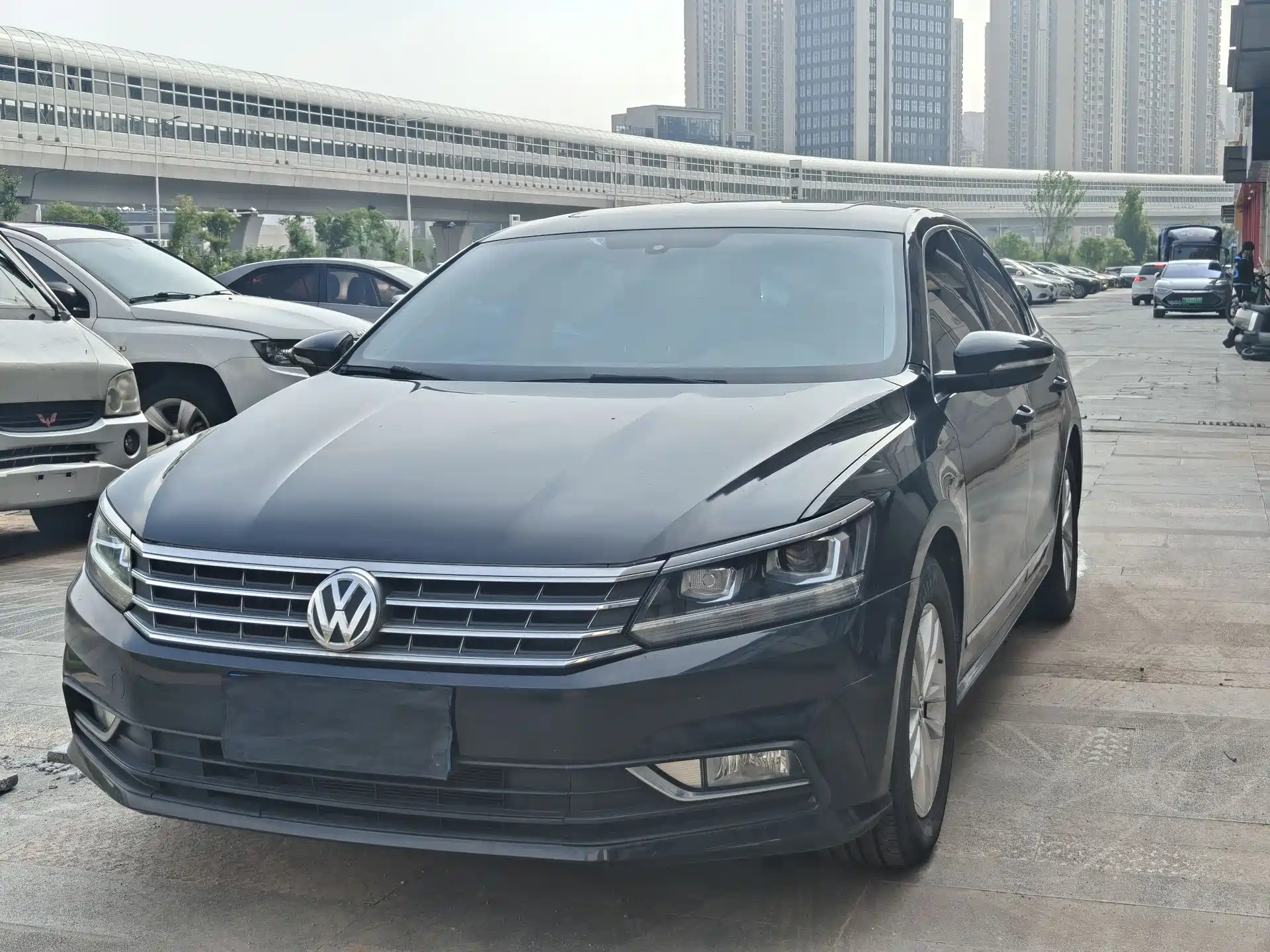 Photo 1 - Volkswagen Passat