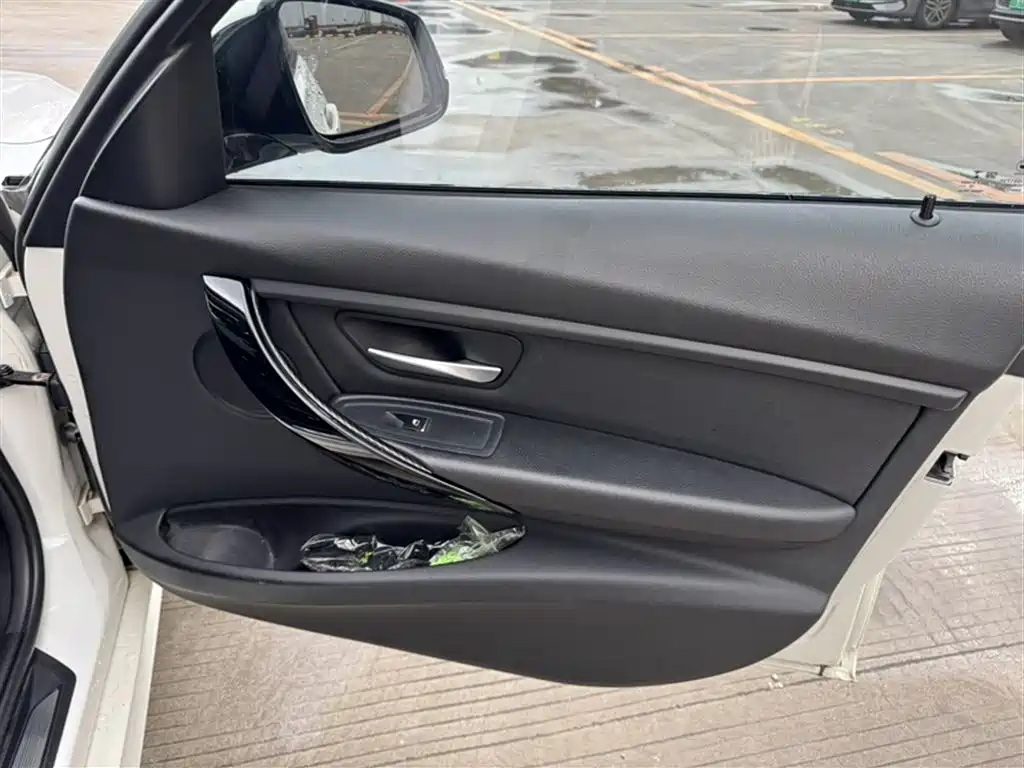BMW 3 Series 2017 320Li M Sport фото 17