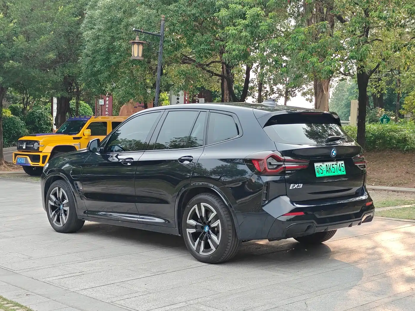 BMW iX3 2024 Leading Edition фото 6