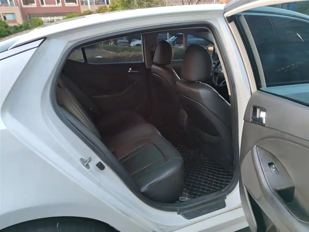 Kia K5 2012 2.0L Automatic DLX фото 5