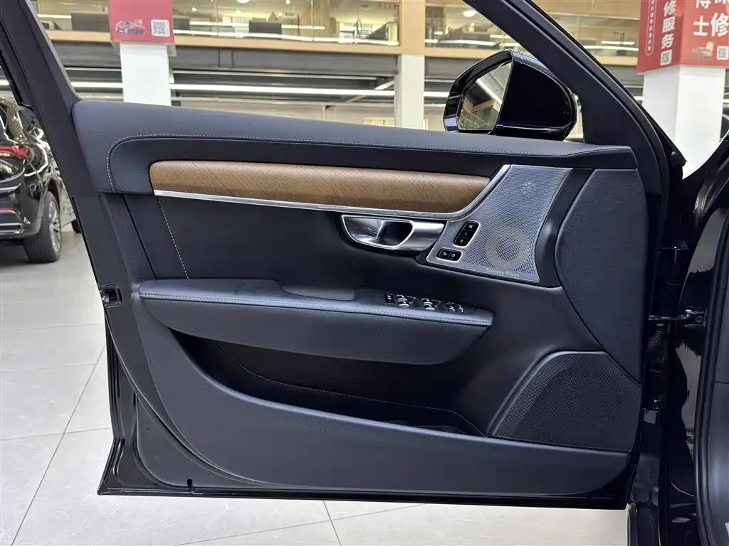 Фото 17 - Volvo S90