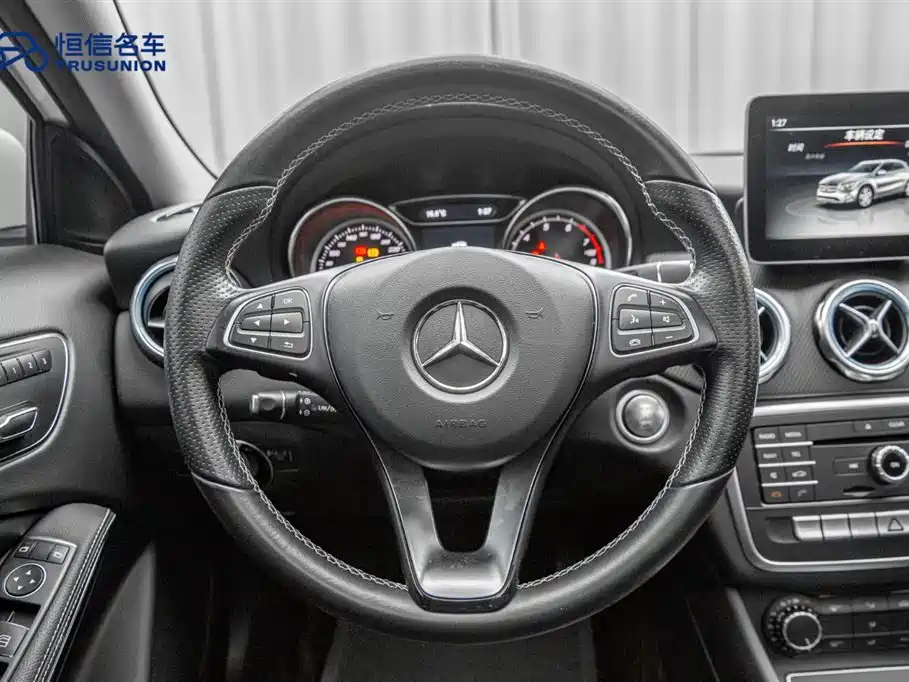 Mercedes-Benz GLA 2018 GLA 200 Dynamic фото 17