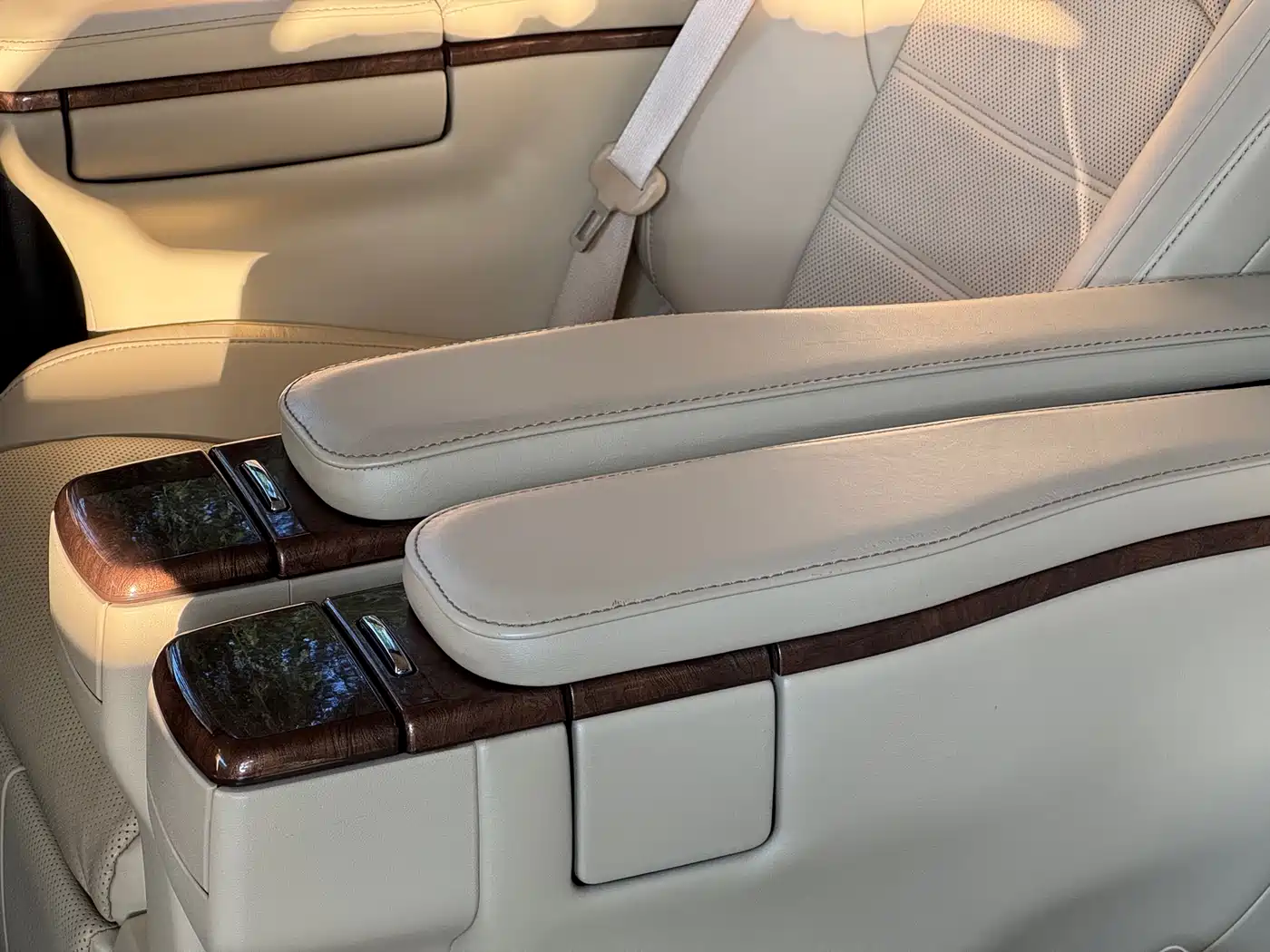 Toyota Alphard 2018 3.5L Premium фото 23