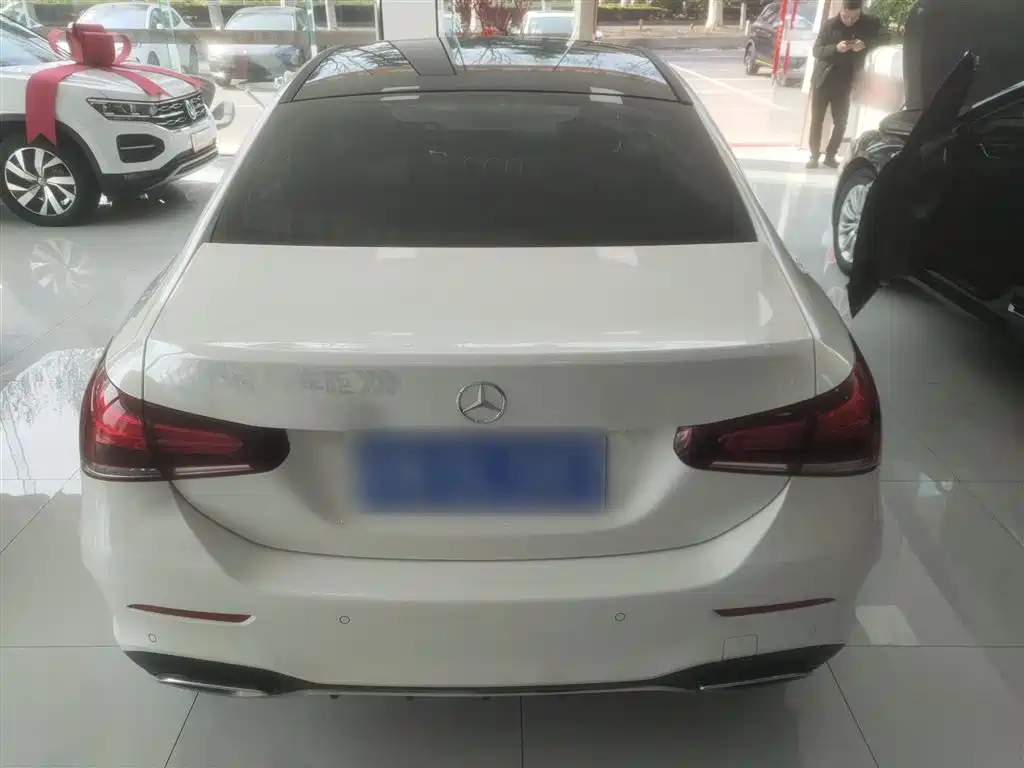 Mercedes-Benz A-Class 2020 A 200 L Sport Sedan фото 6