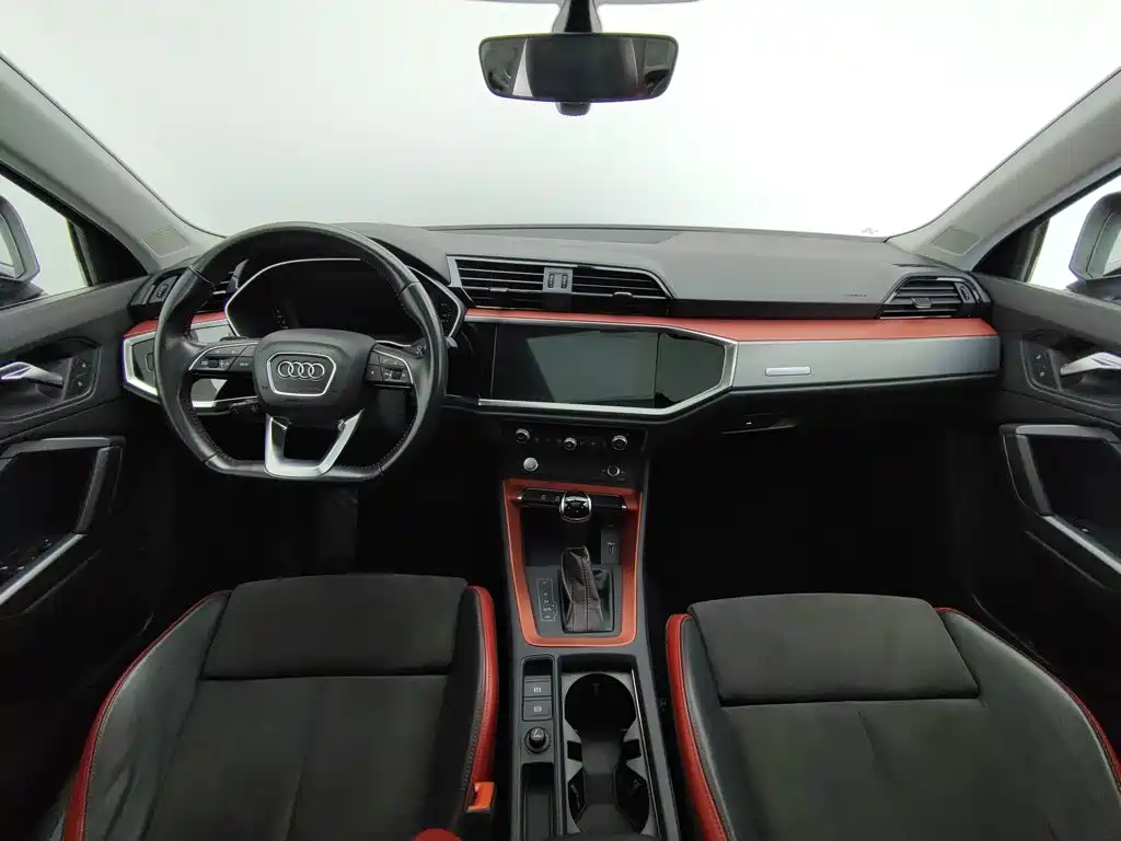 Photo 5 - Audi Q3