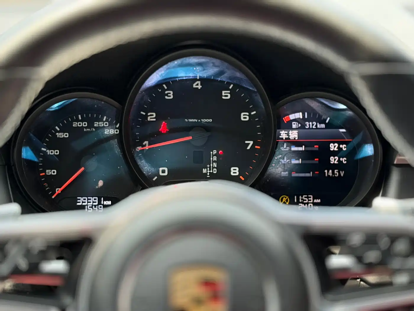 PORSCHE MACAN