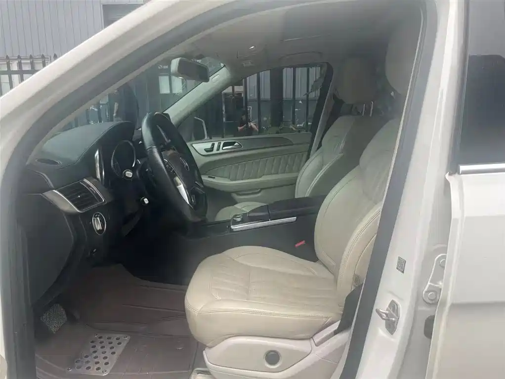 Mercedes-Benz GL-Class 2014 GL 400 4MATIC Dynamic фото 5