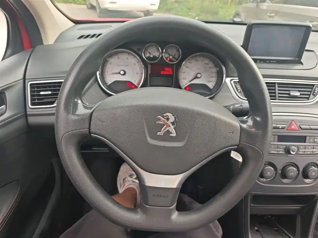 Peugeot 308 2014 Model Joy Edition Classic 1.6L Manual Superior Style фото 11