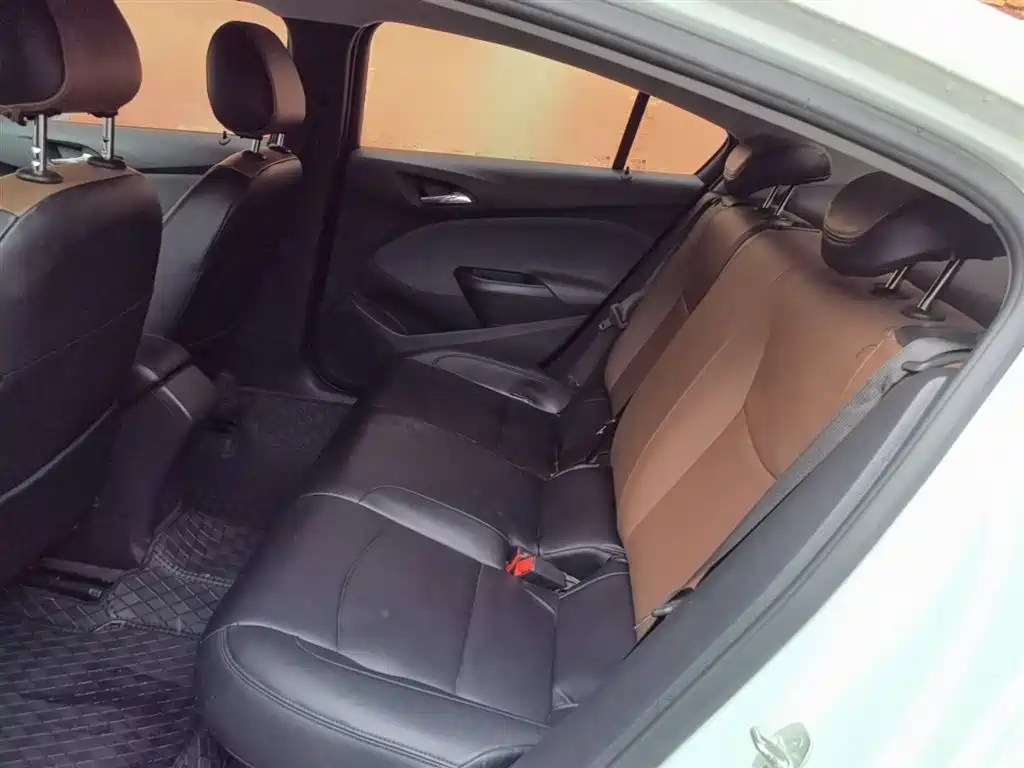 Chevrolet Cruze 2017 1.5L Automatic Pioneer Sunroof фото 17