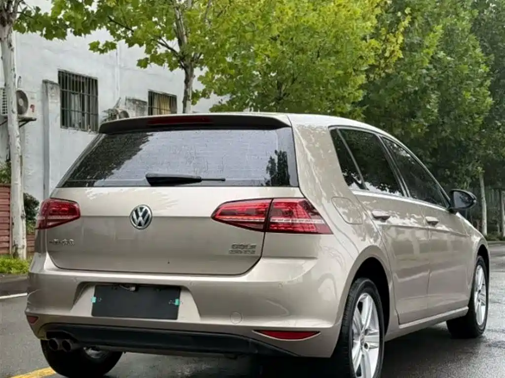 Volkswagen Golf 2017 230TSI Manual Comfort Millionth Anniversary Edition фото 6