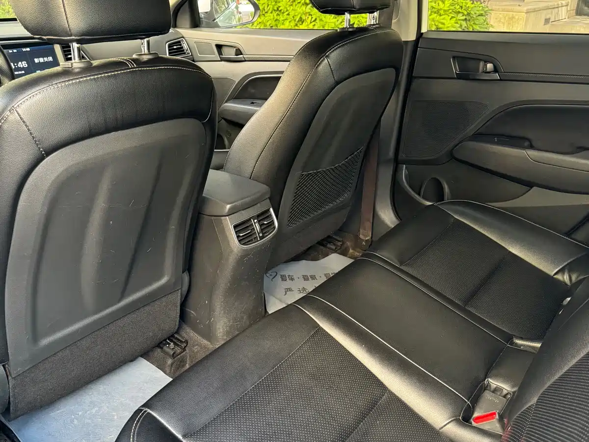 Hyundai Elantra 2018 1.6L Automatic 15th Anniversary Special Edition фото 6