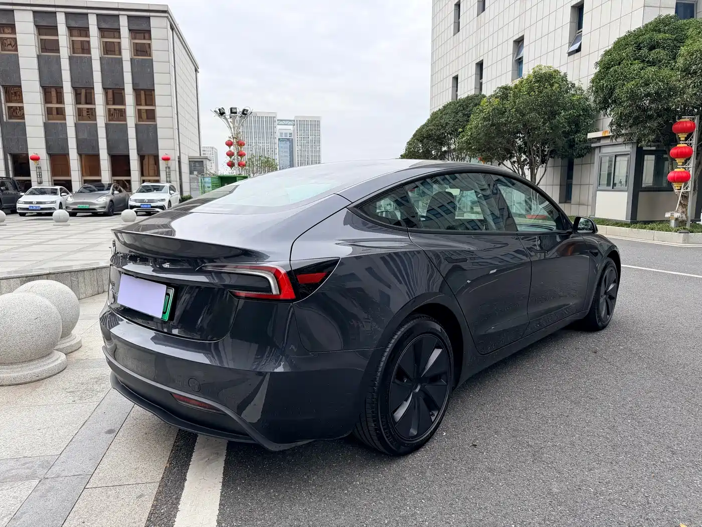 TESLA MODEL 3