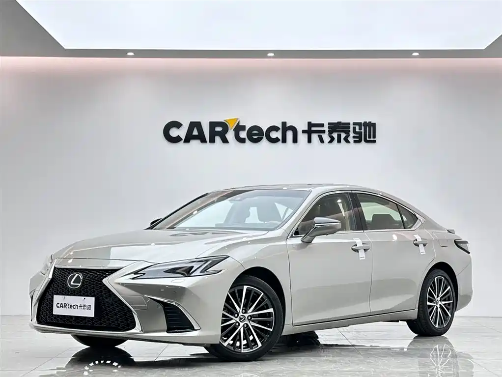 Lexus ES 2025 300h Ultimate Edition