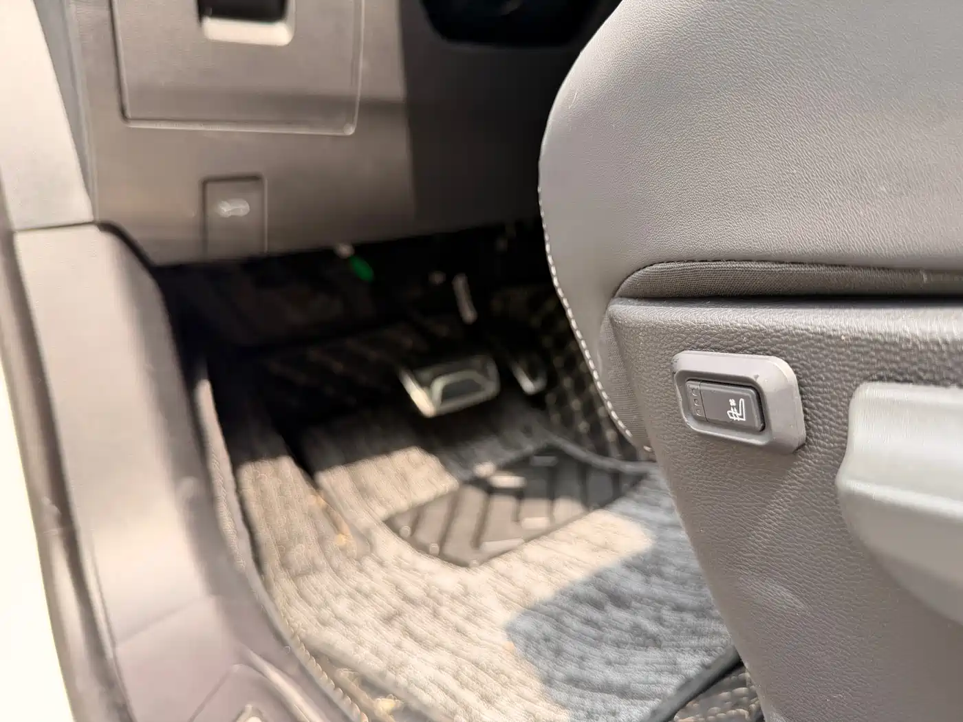SAIC Maxus Territory 2023 2.0T Overland Flagship 7-Seater фото 17