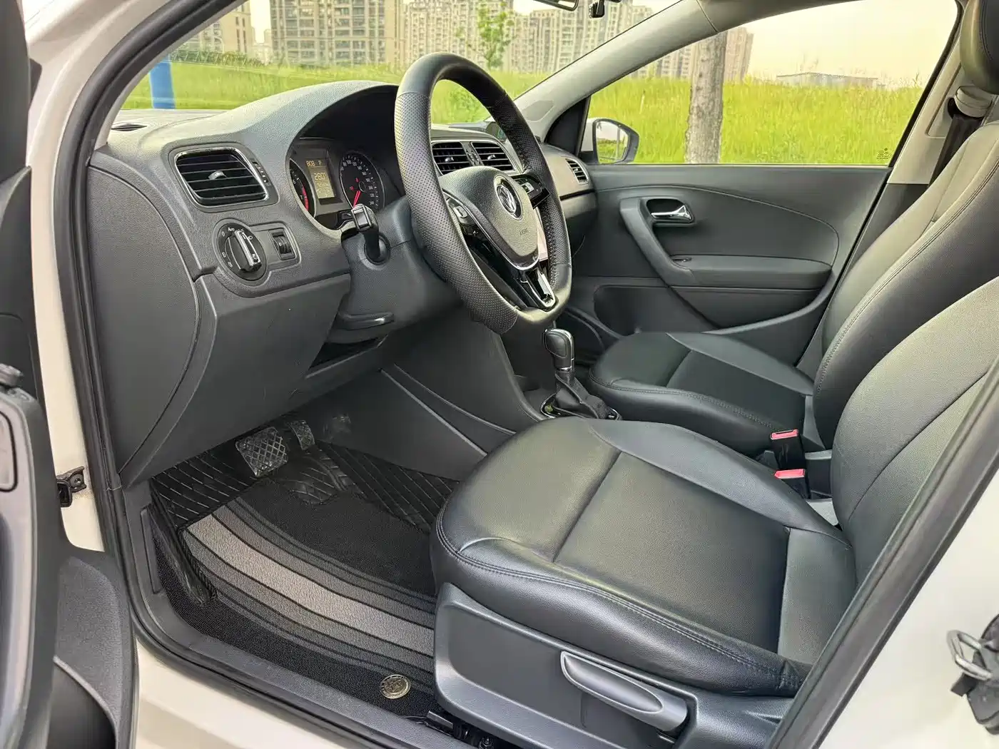 Volkswagen Polo 2016 1.6L Automatic Comfort фото 4