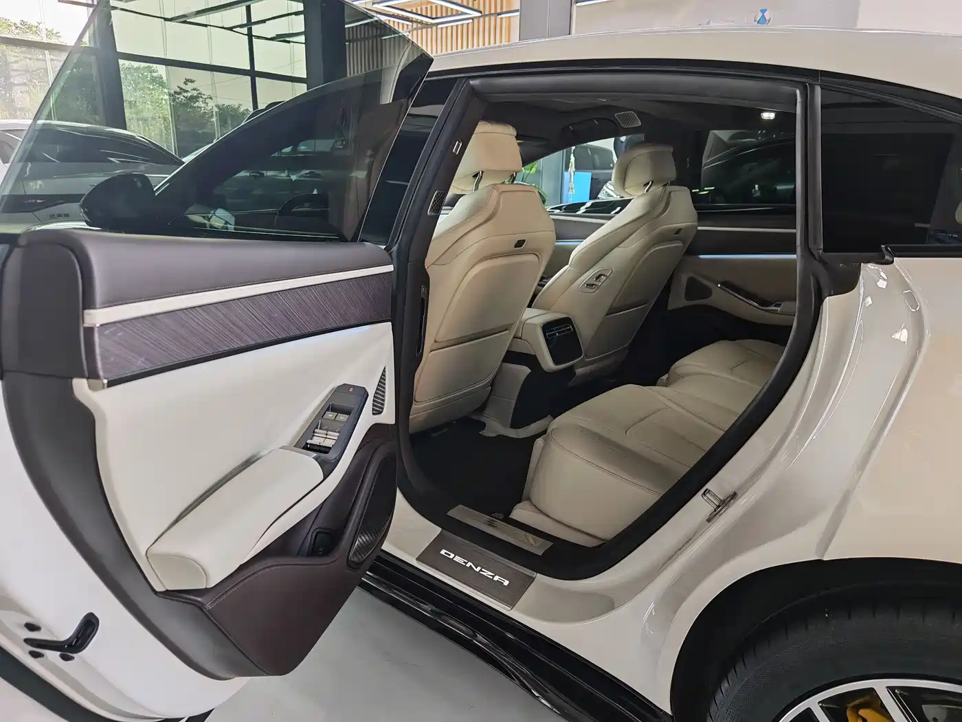 Denza Z9 2024 Model 1100km AWD Max Edition фото 7
