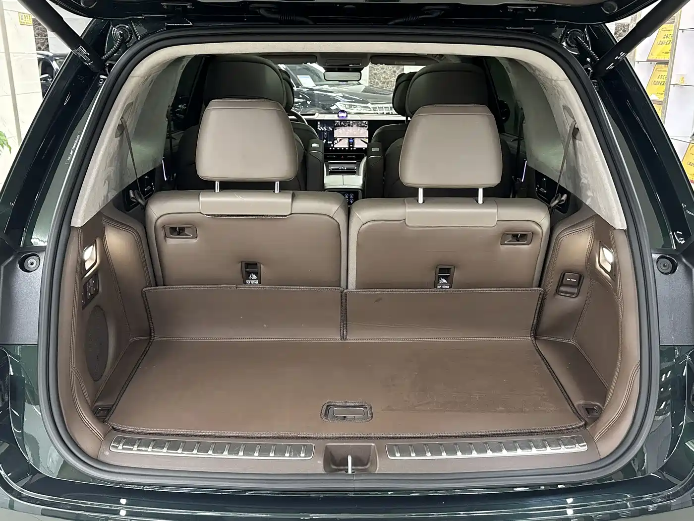 AITO Wenjie AITO M9 2025 Extended Range Max 52kWh 6-Seater фото 8