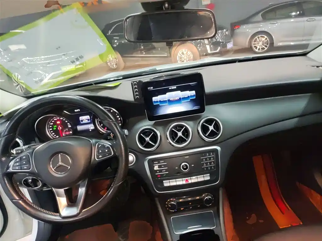 Mercedes-Benz GLA 2018 GLA 200 Dynamic фото 10