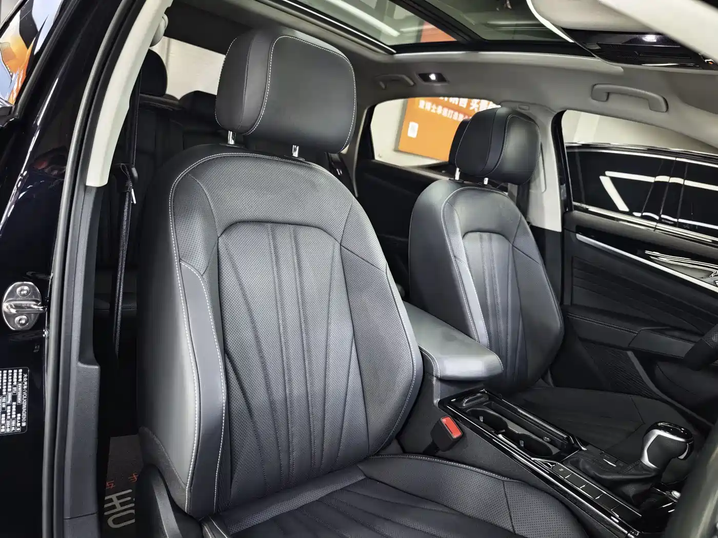 Volkswagen Passat 2025 Outstanding 380TSI Starlight Dragon Soaring Edition фото 8