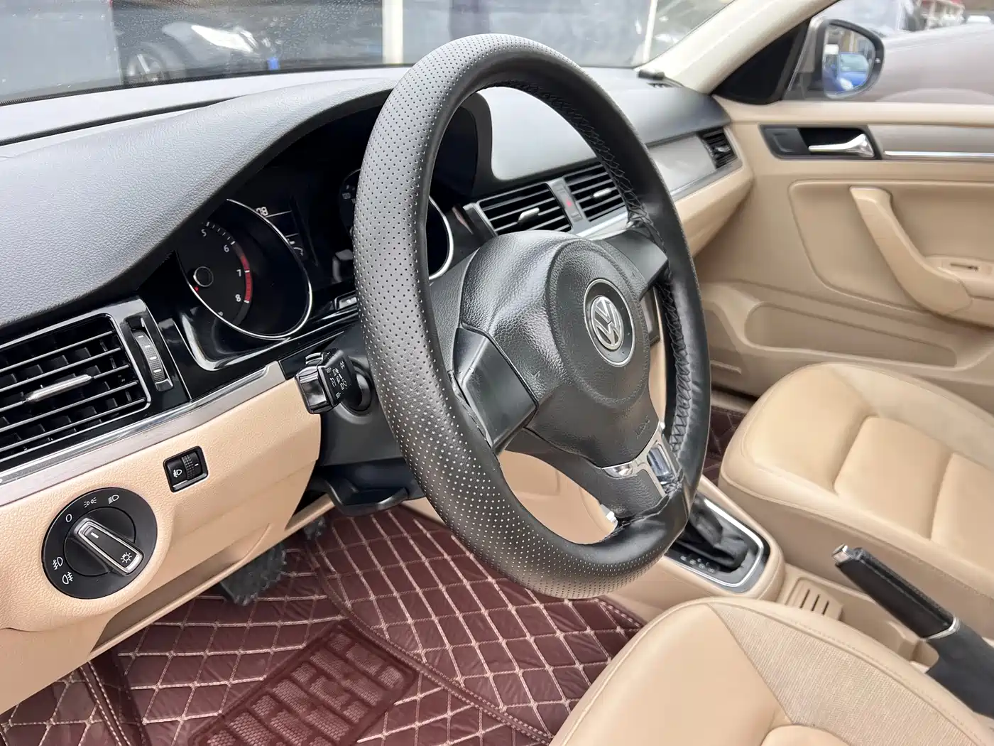 Volkswagen Bora 2014 1.6L Automatic Luxury Edition фото 8