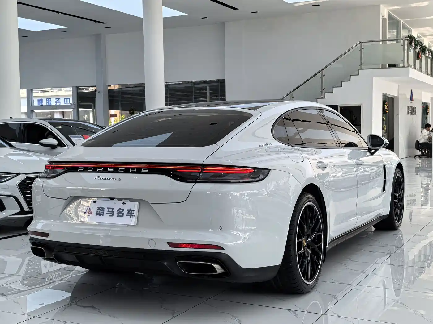 Фото 16 - Porsche Panamera