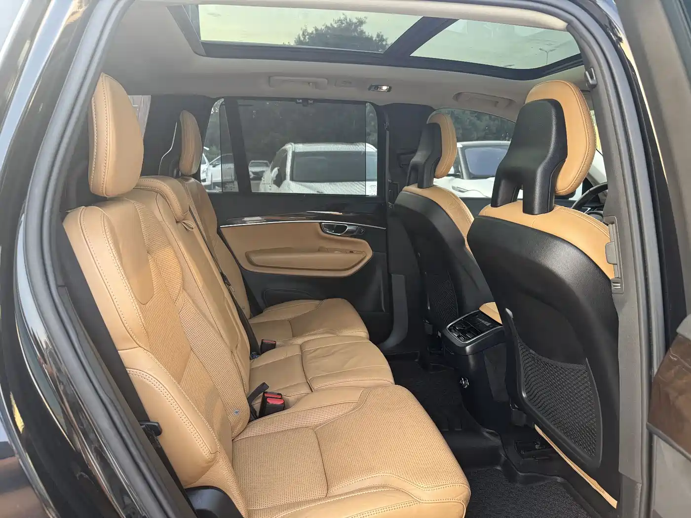 Фото 9 - Volvo XC90