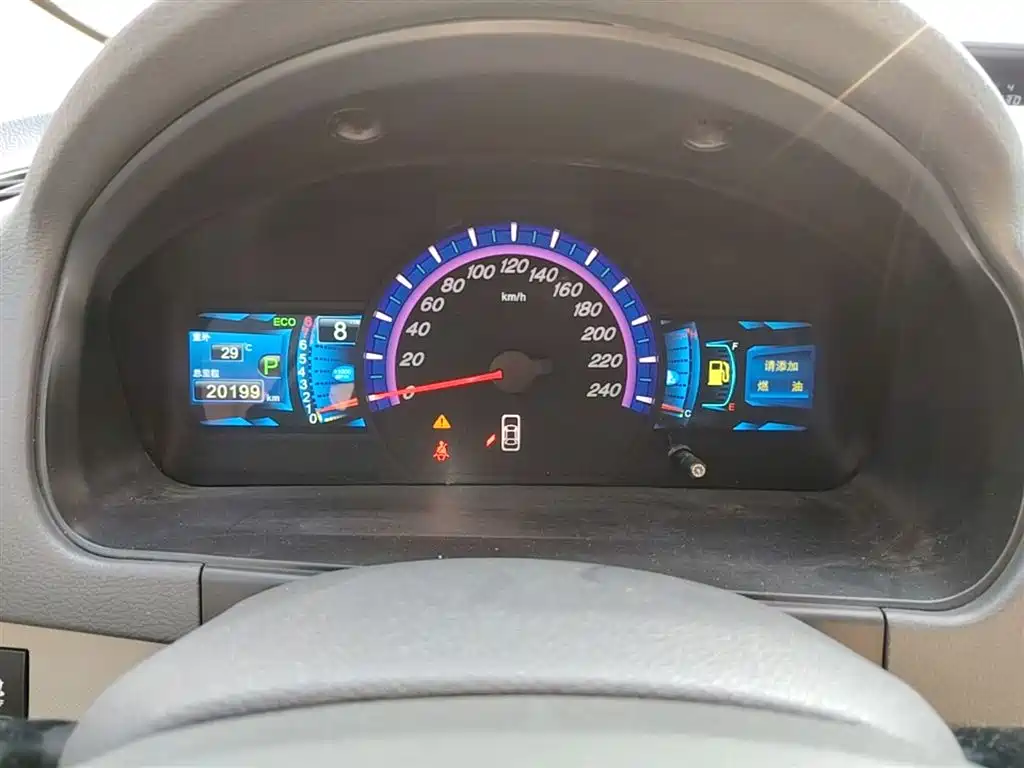 BYD M6 2015 2.4L Automatic Premium Edition фото 6