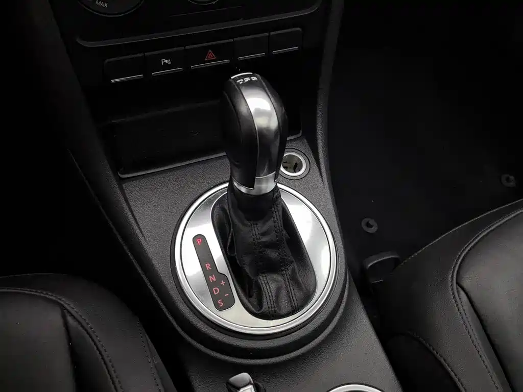 Volkswagen Beetle 2014 1.4TSI Comfort Edition фото 13