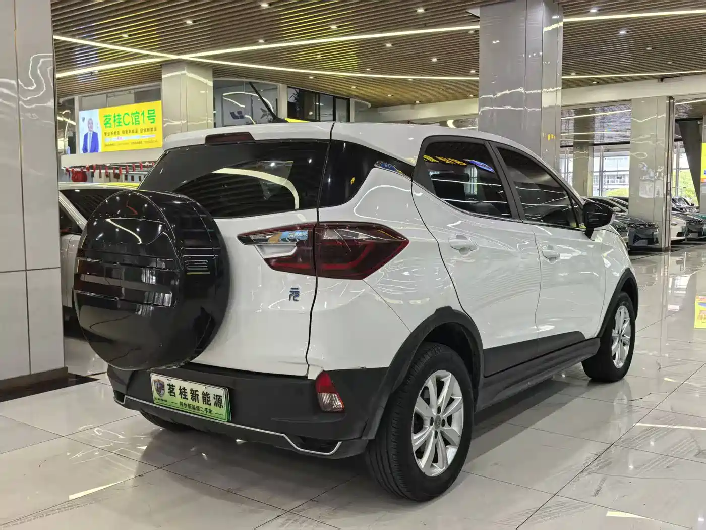 BYD Yuan New Energy 2018 EV360 Smart Connected Joyful Type фото 5