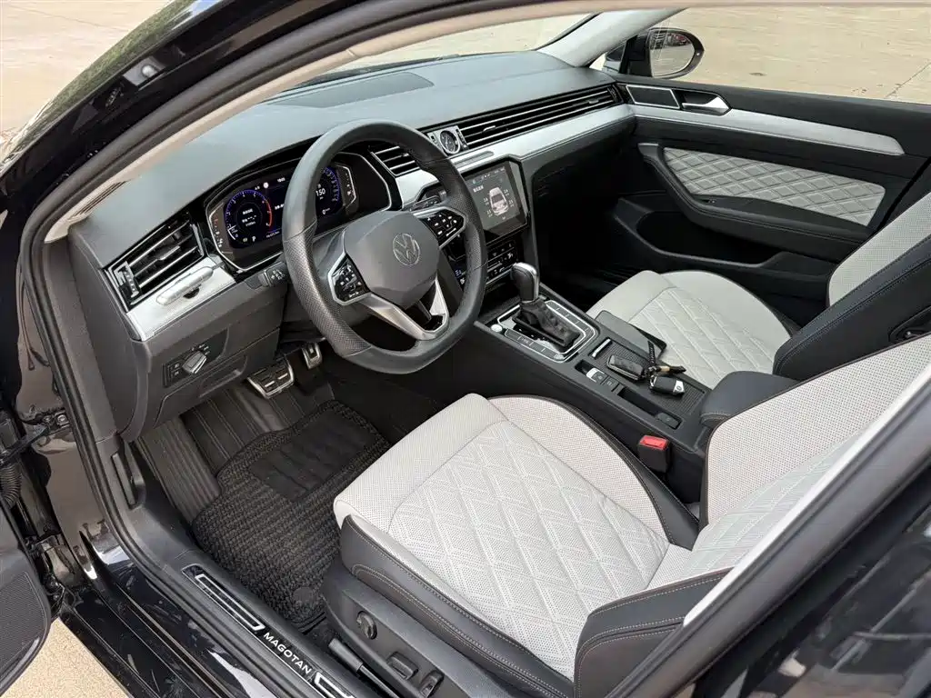 Volkswagen Magotan 2023 Model 2 Million Commemorative Edition 330TSI DSG Luxury фото 7
