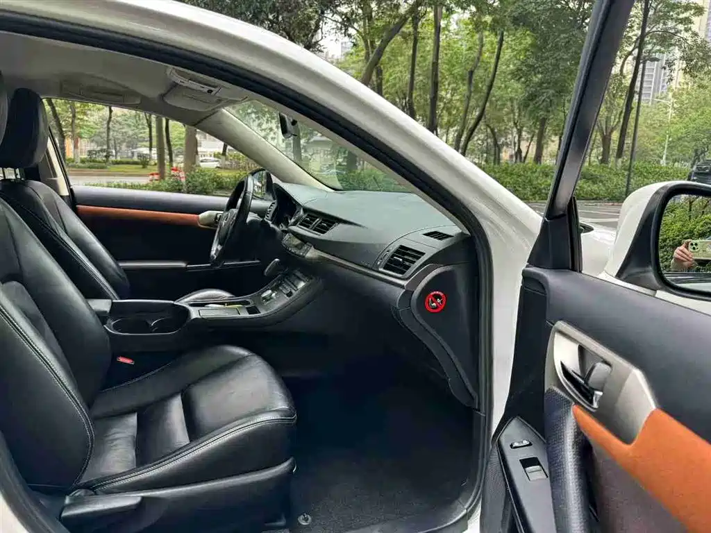 Lexus CT 2017 CT200h Elite Edition Monochrome China V фото 8