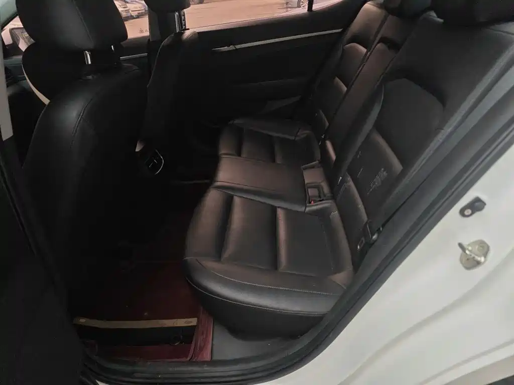 Hyundai Elantra 2019 1.5L CVT Smart Elite фото 17