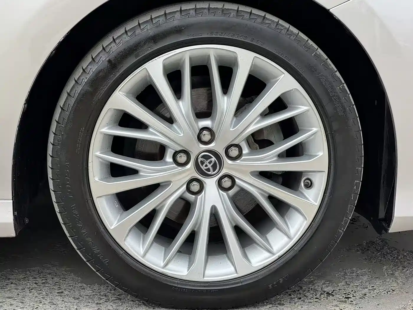 Фото 16 - Toyota Camry