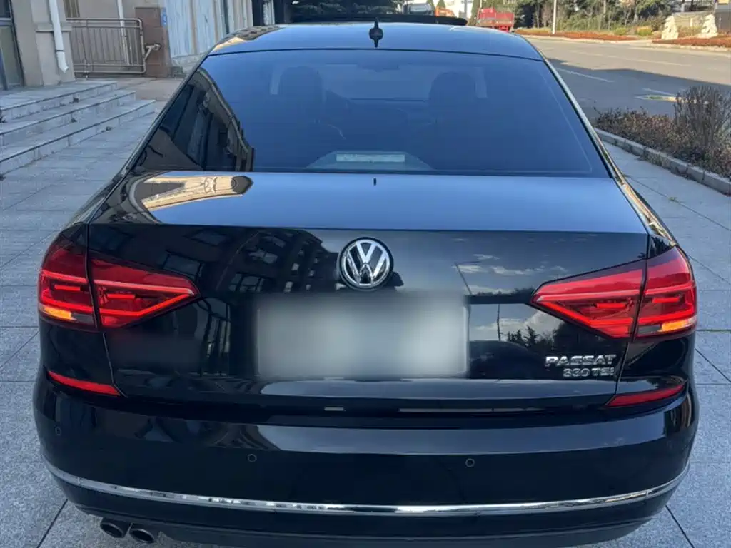 Volkswagen Passat 2015 1.8TSI DSG Honor Edition фото 14