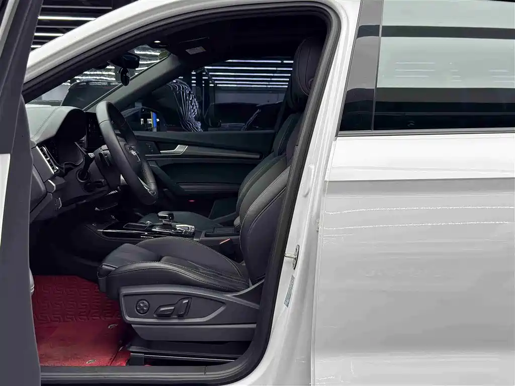 Audi Q5L 2023 40T Luxury Dynamic фото 6