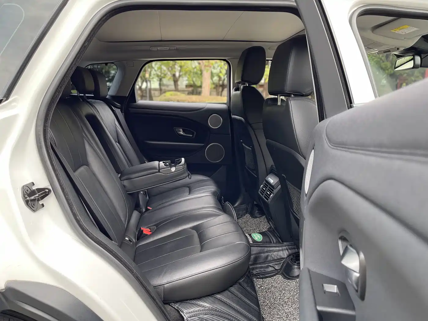 Land Rover Range Rover Evoque 2017 2.0T SE Smart Shine Edition фото 18