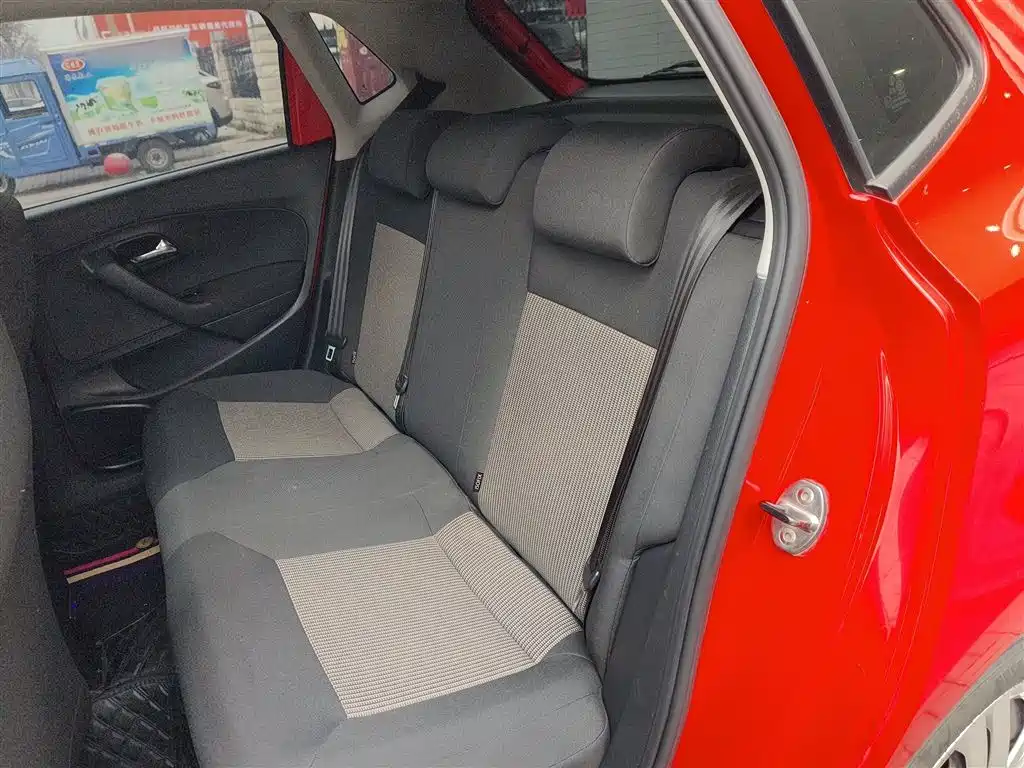 Volkswagen Polo 2016 1.4L Automatic Trend фото 17