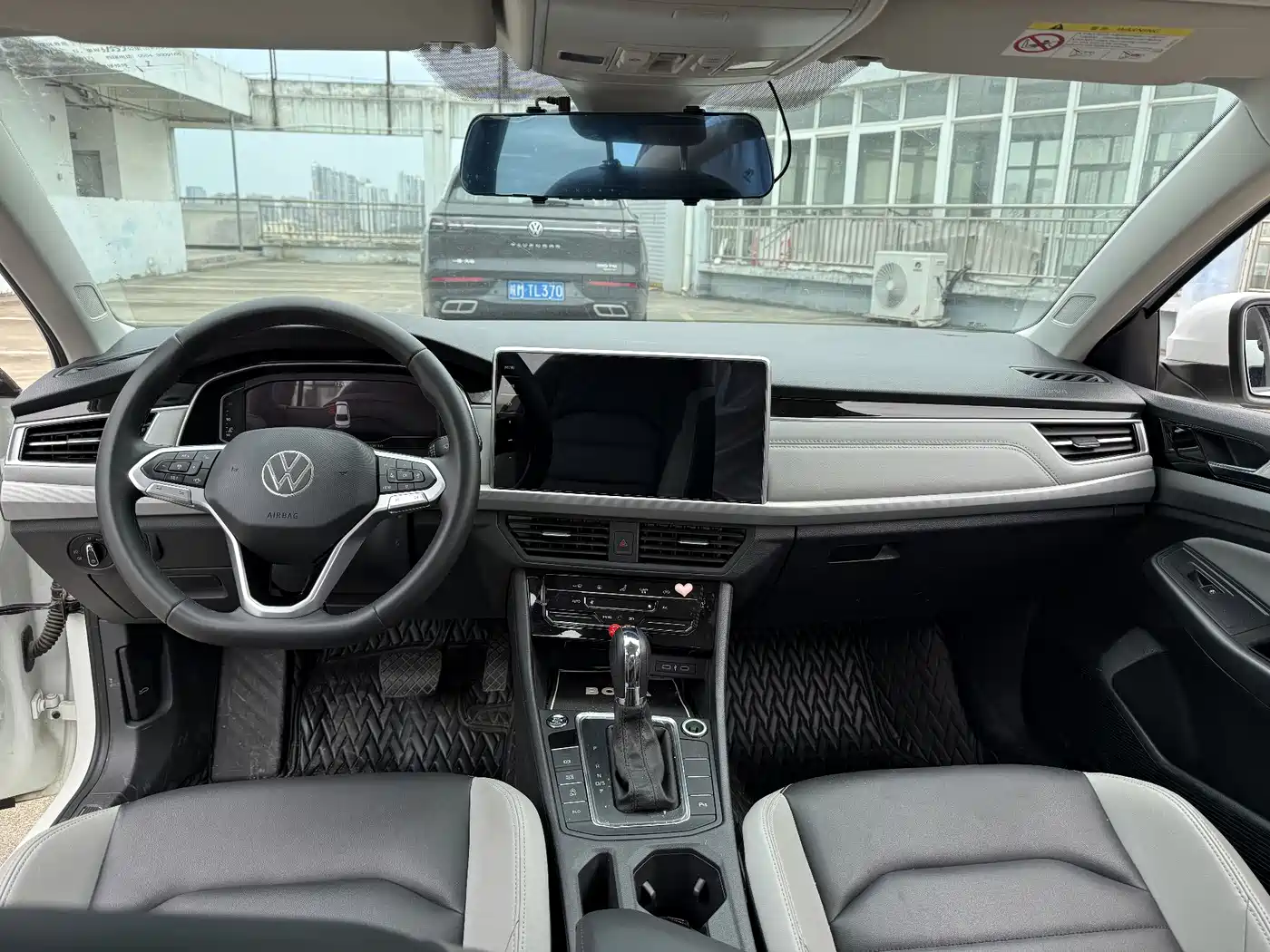 Volkswagen Bora 2023 300TSI DSG Premium Edition фото 5