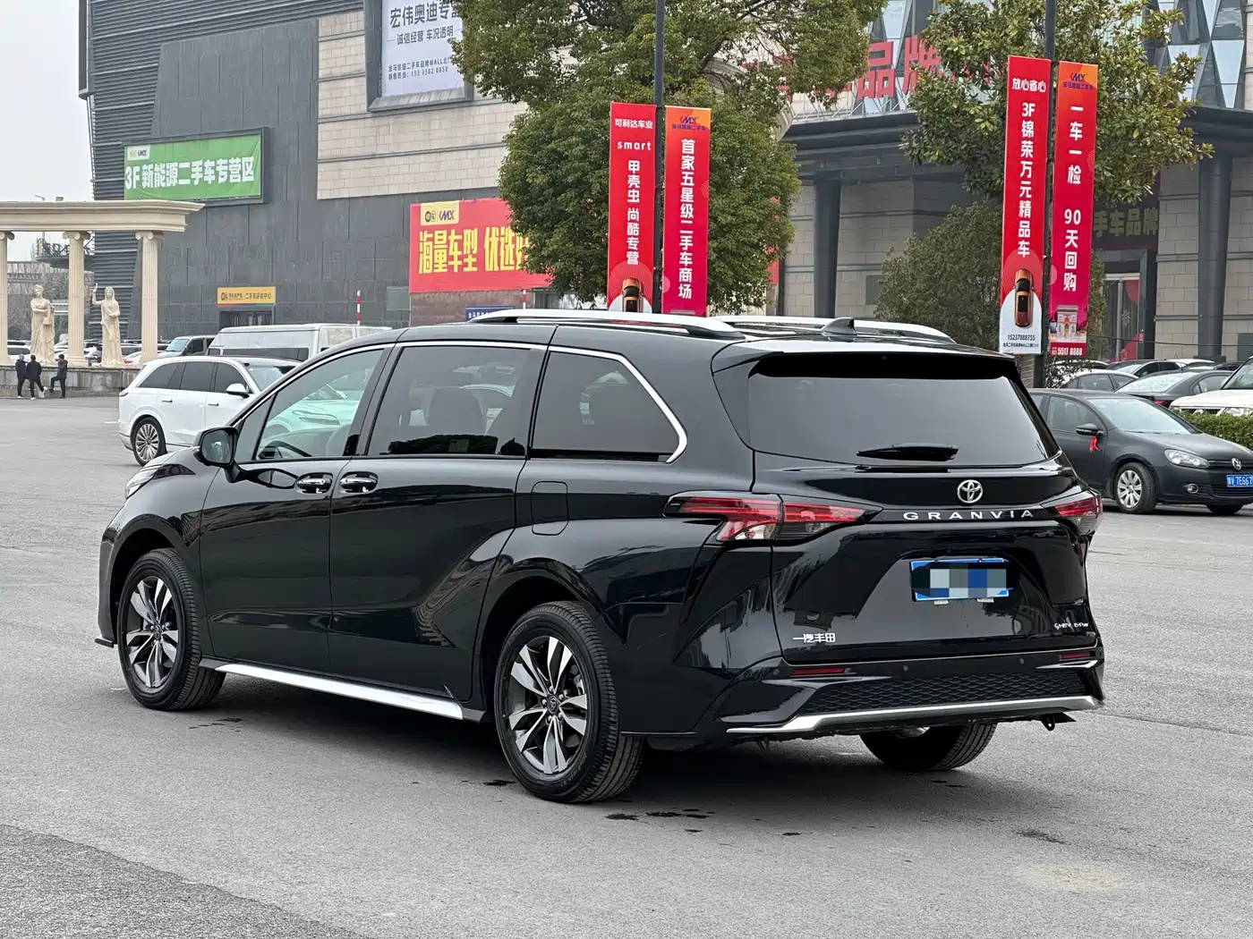 Toyota Granvia 2026 Model 2.5L Hybrid Prestige PLUS AWD Trim фото 6