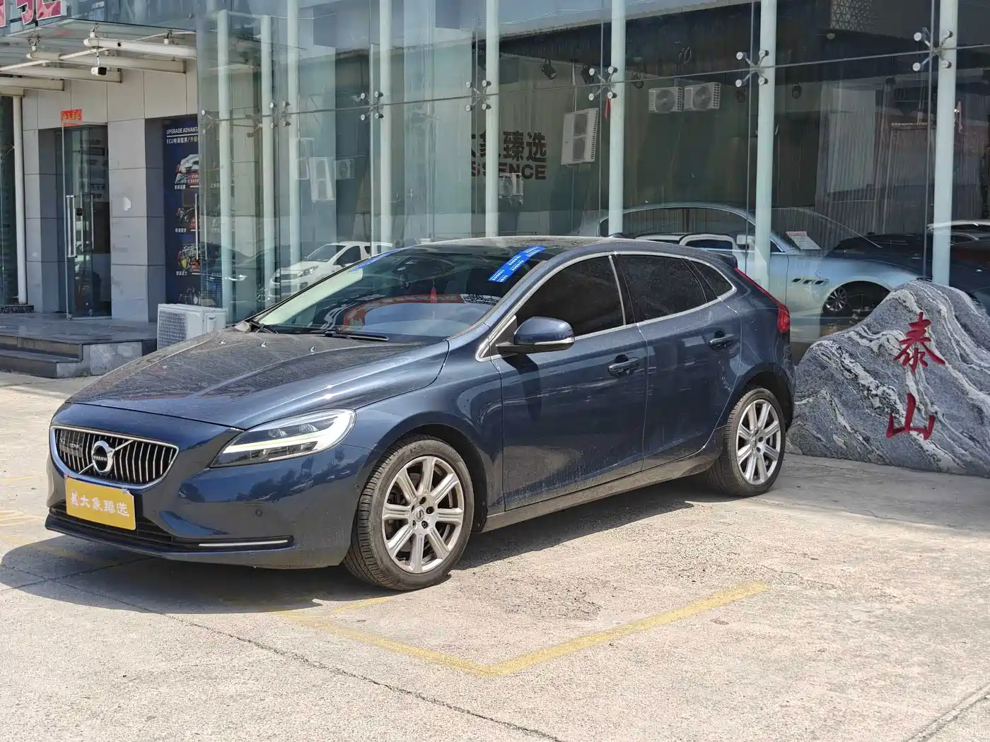 Volvo V40 2017 2017 T3 R-Design