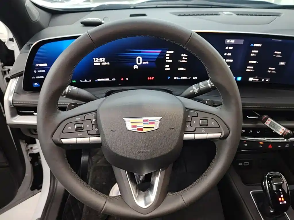 Photo 11 - Cadillac XT4