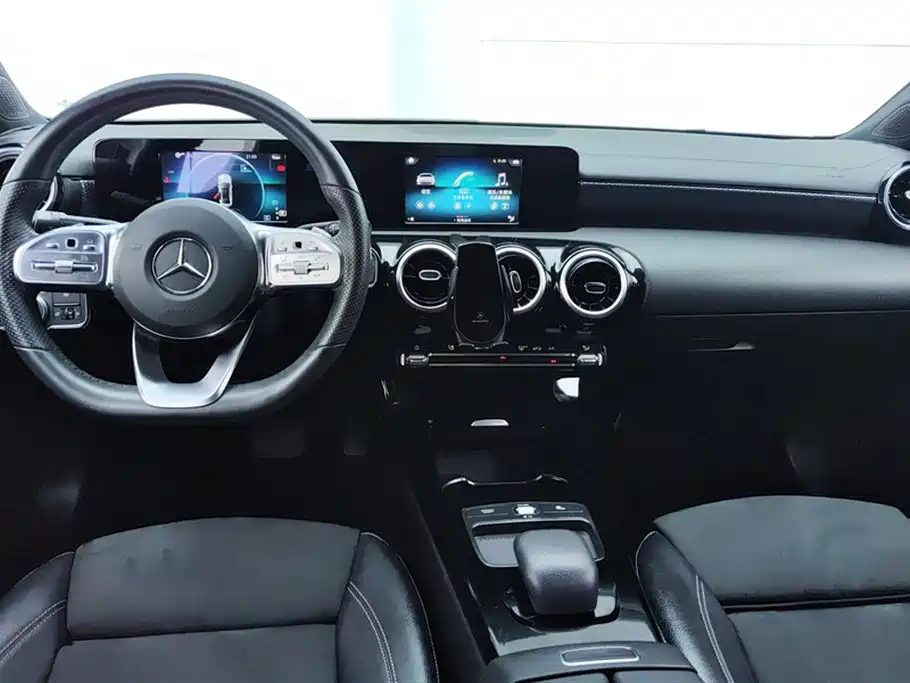 Mercedes-Benz A-Class 2019 A 180 L Sport Sedan фото 12