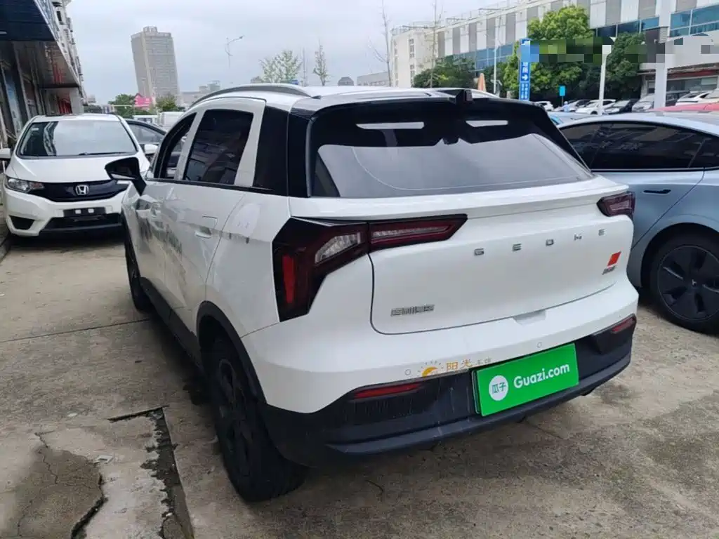 Фото 5 - Geely Geometry E Firefly