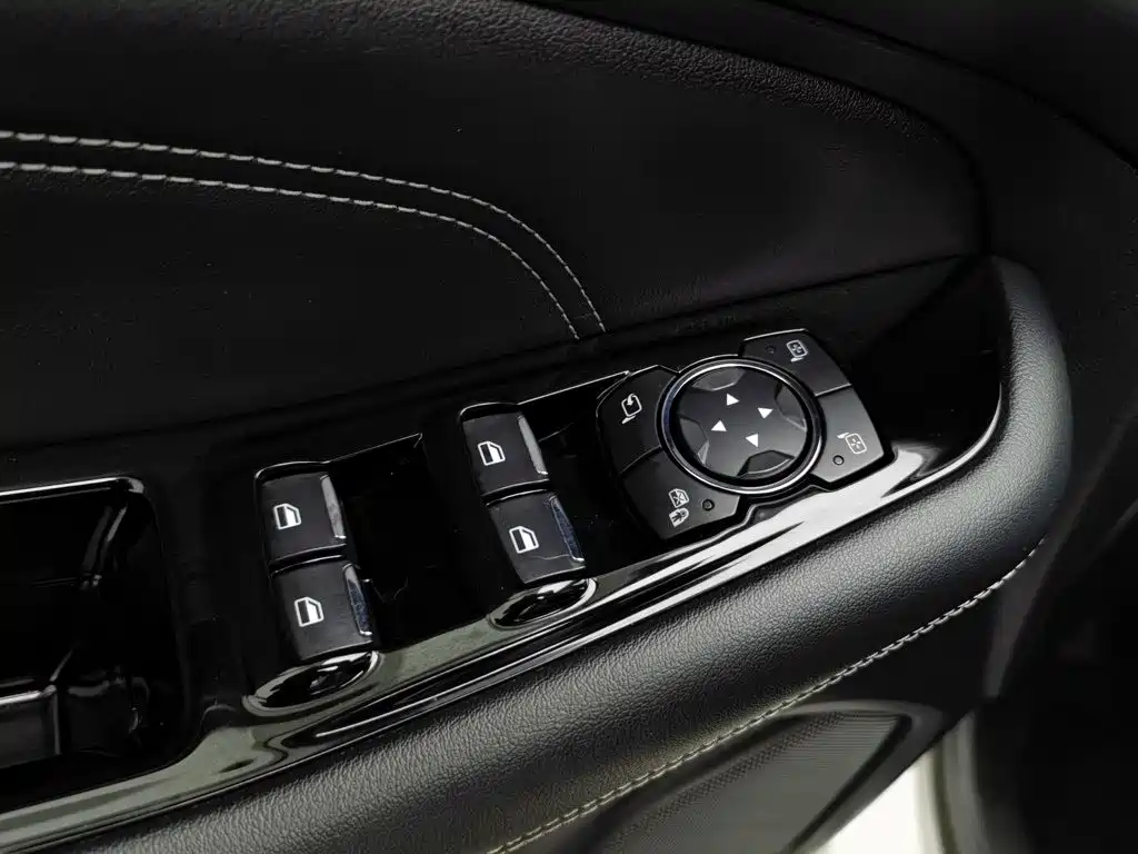 Фото 9 - Ford Edge