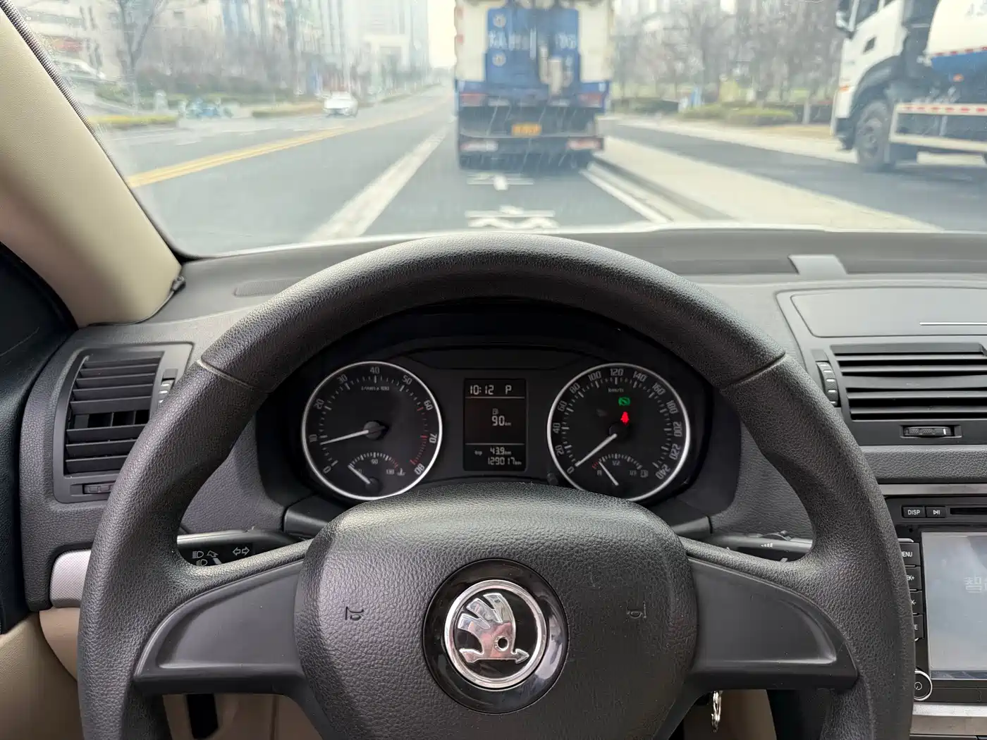 Škoda Octavia 2015 Classic 1.6L Automatic Elite Edition фото 17