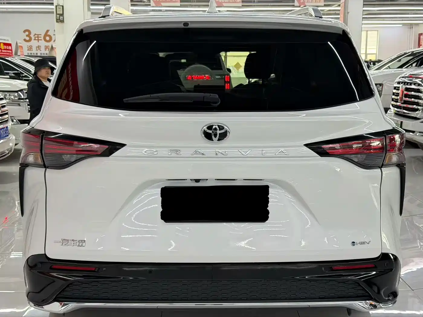 Фото 7 - Toyota Granvia