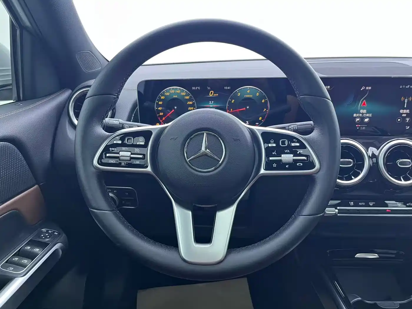 Фото 9 - Mercedes-Benz GLB